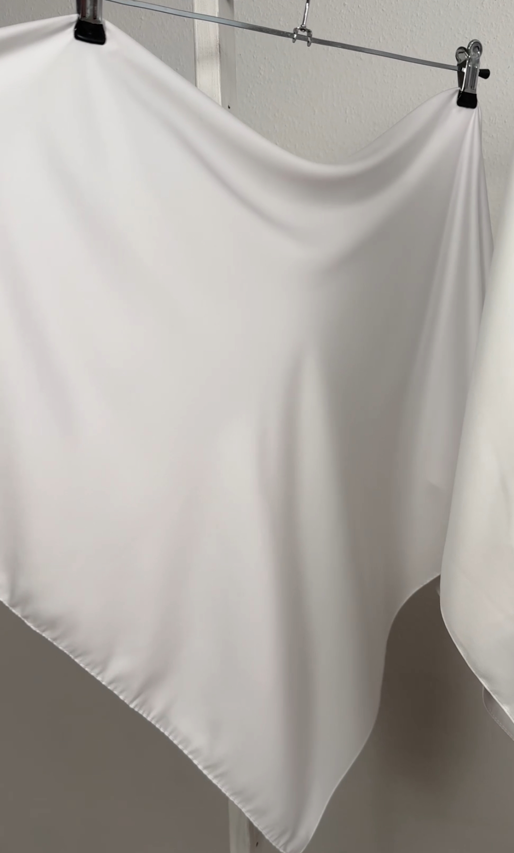 "Хустка ""Дубайскій атлас однотонна"" білосніжна 1141-01"