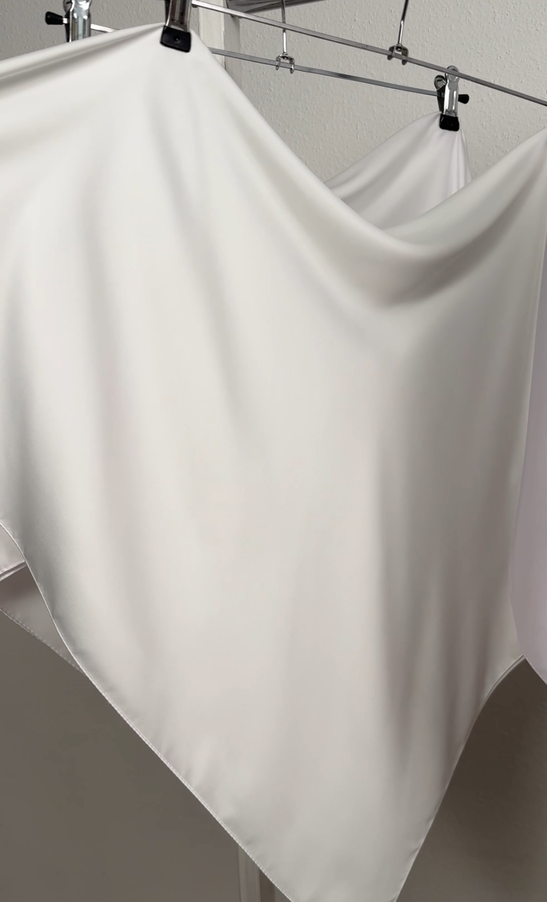 "Хустка ""Дубайскій атлас однотонна"" теплий білий"