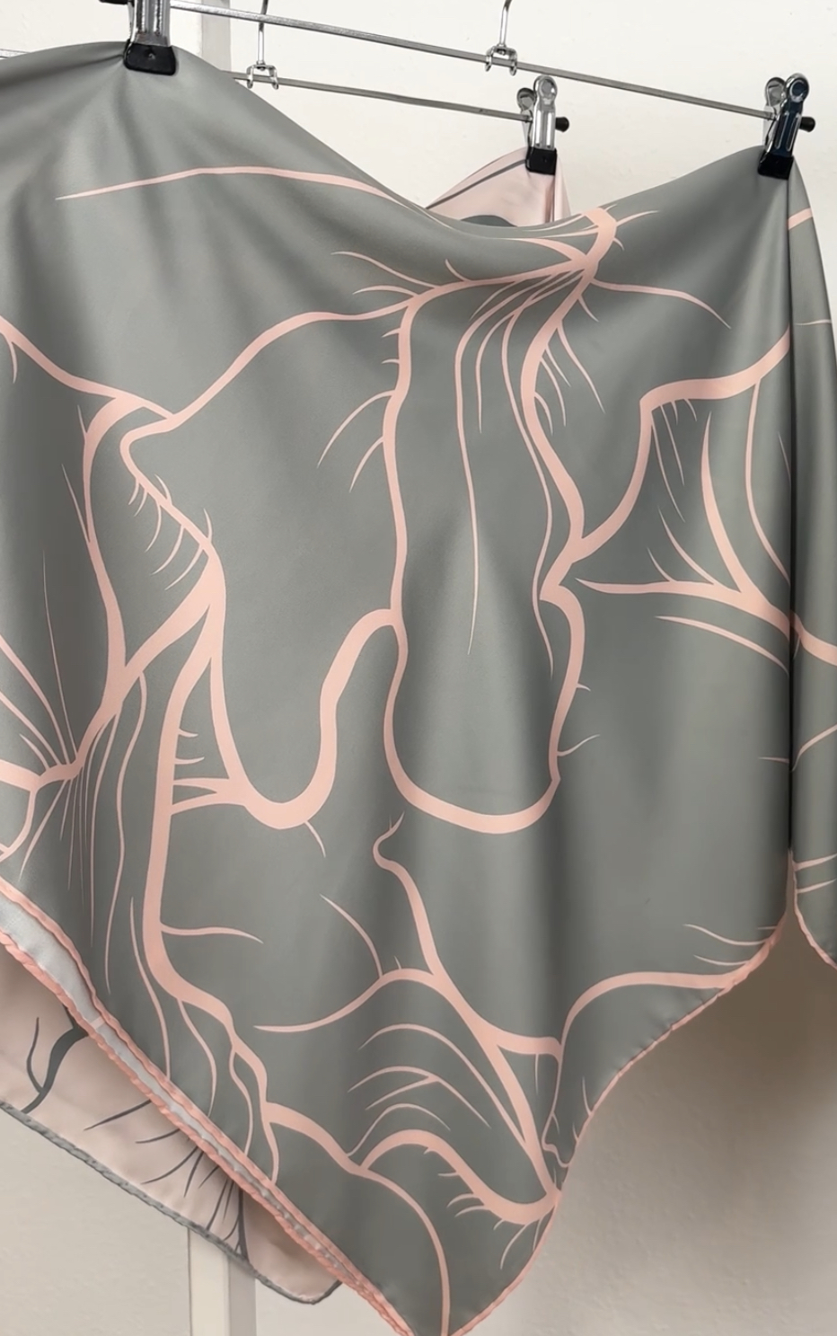 "Хустка ""Віскозний шовк абстракція гілочка"" фісташка з рожевим"