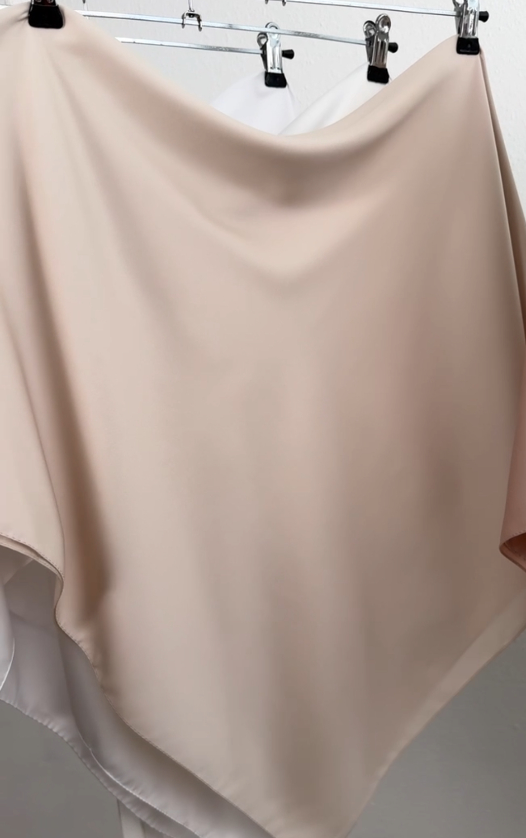 "Хустка ""Дубайскій атлас однотонна"" Світлий беж 1141-04"