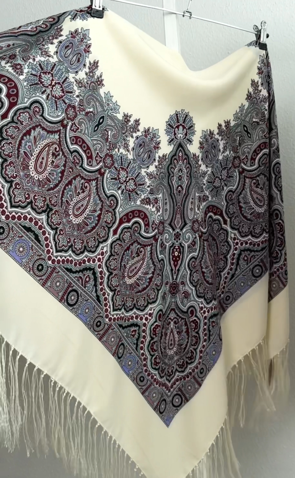 "Хустка Українська Велика густий орнамент молочна блакитний орнамент 19-120-03"