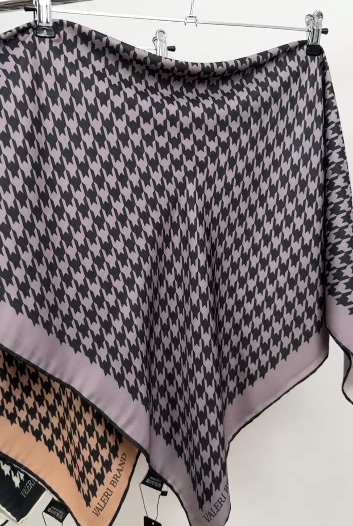 "Хустка ""Демсезонна гус.лапкаі""' сіро-чорна 1172-04"