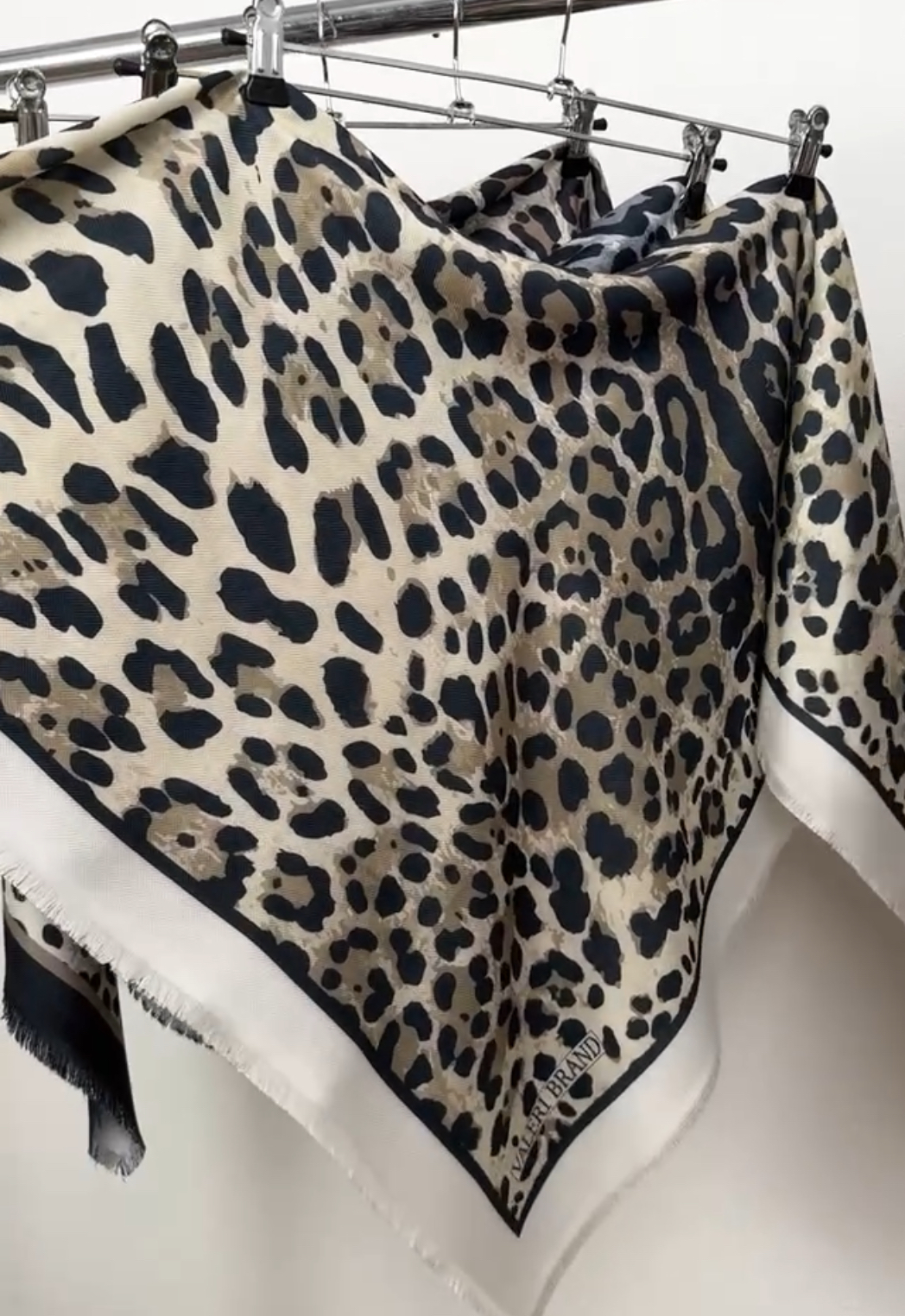 "Хустка ""Лео' демісезонна білий кант 1175-05"