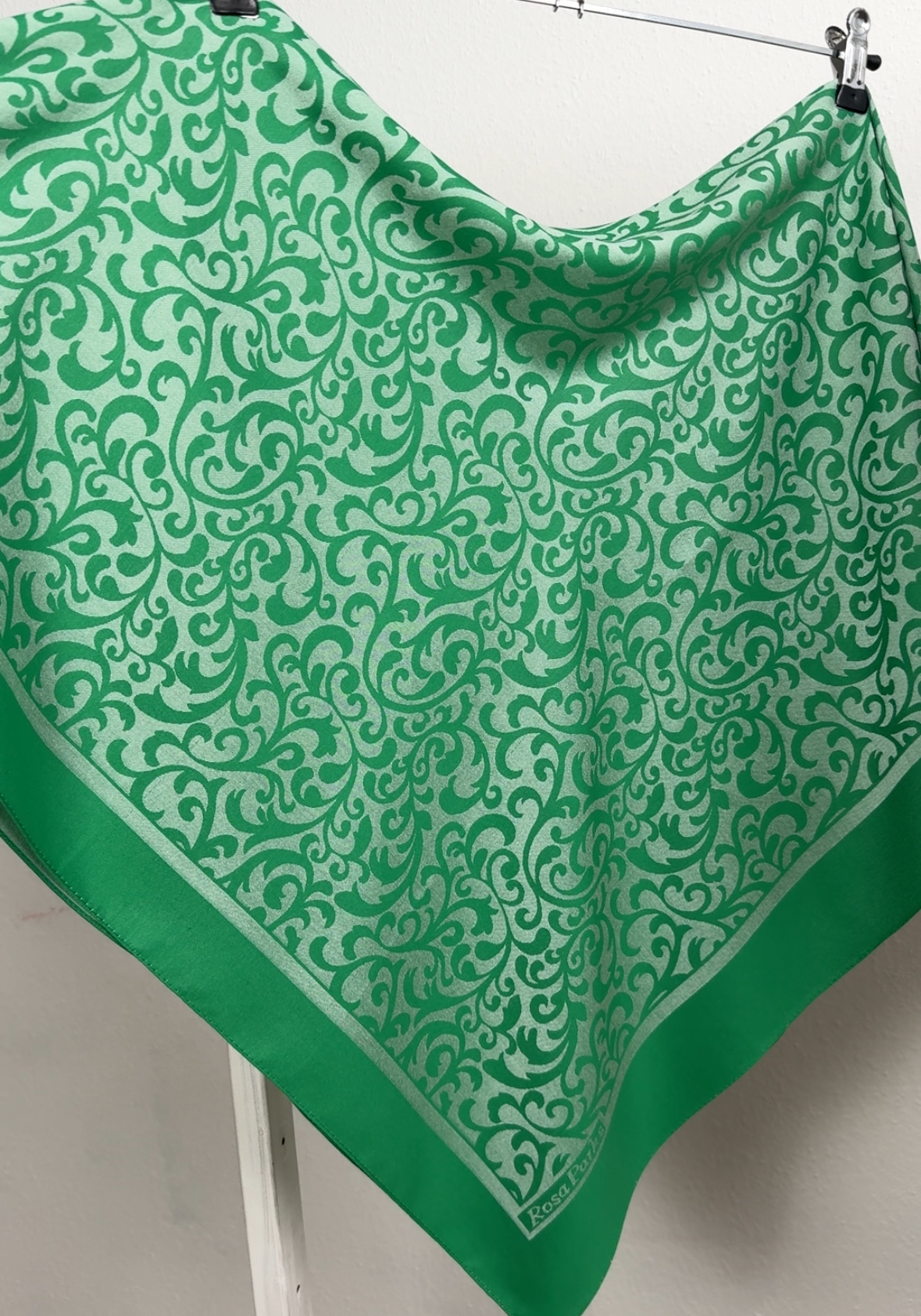 "Хустка ""Віскозний шовк однотонна вензеля"" зелена 1113-21"