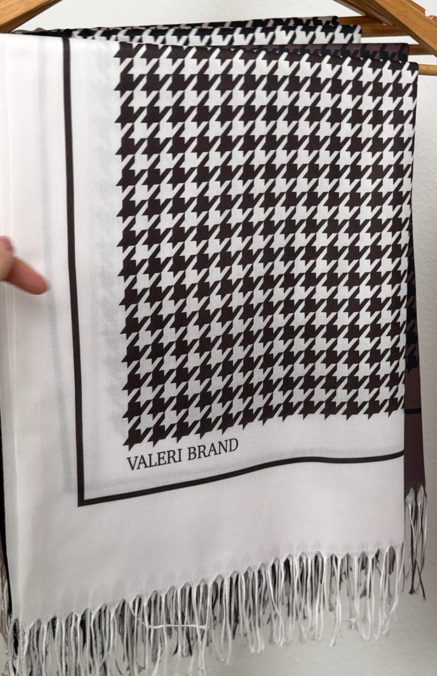 "Шарф ""Гусяча лапка""кісті білий з коричневим 397-06"