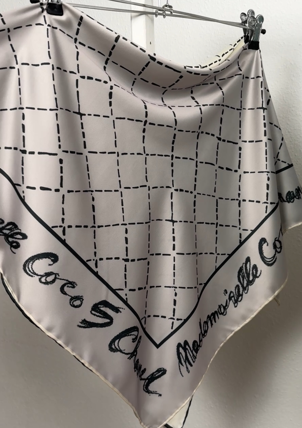 "Хустка ""Віскозний шовк клітина"" сіра 1181-07"