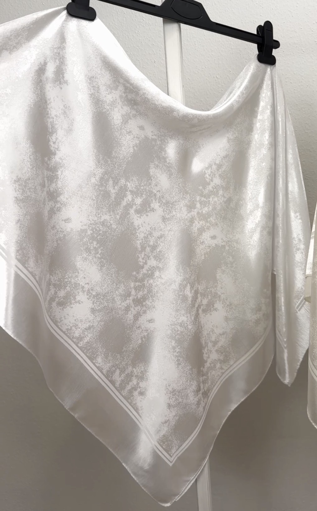 "Хустка ""Масло мармур"" біла 1191-02-01"