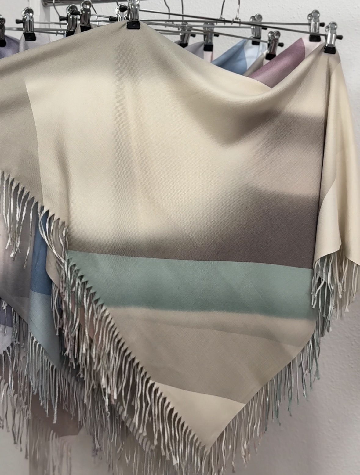 "Хустка тепла тонкий кашемір""Геометричний орнамент"" бежево-м'ятний 217-11"