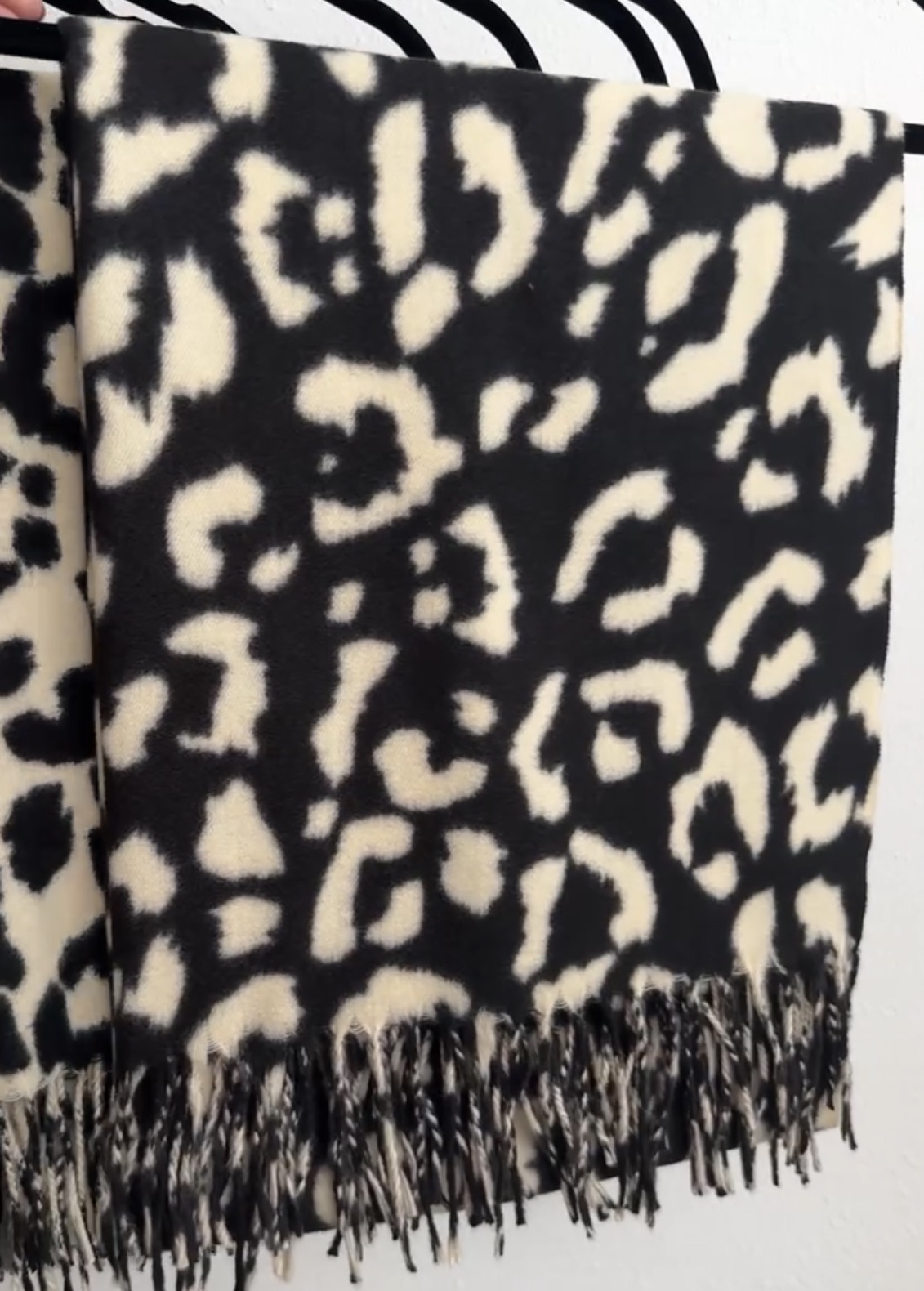 "Шарф теплий ""Леопард Зимовий"" чорний з молочним 450-07"