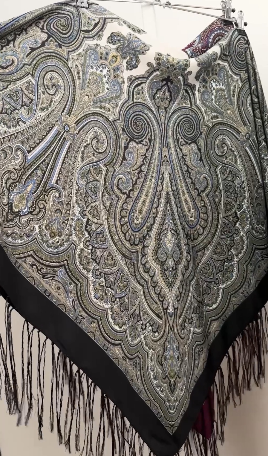 "Хустка Хустка Украінська велика орнамент огірки чорна з зеленим 19-119-55-12"