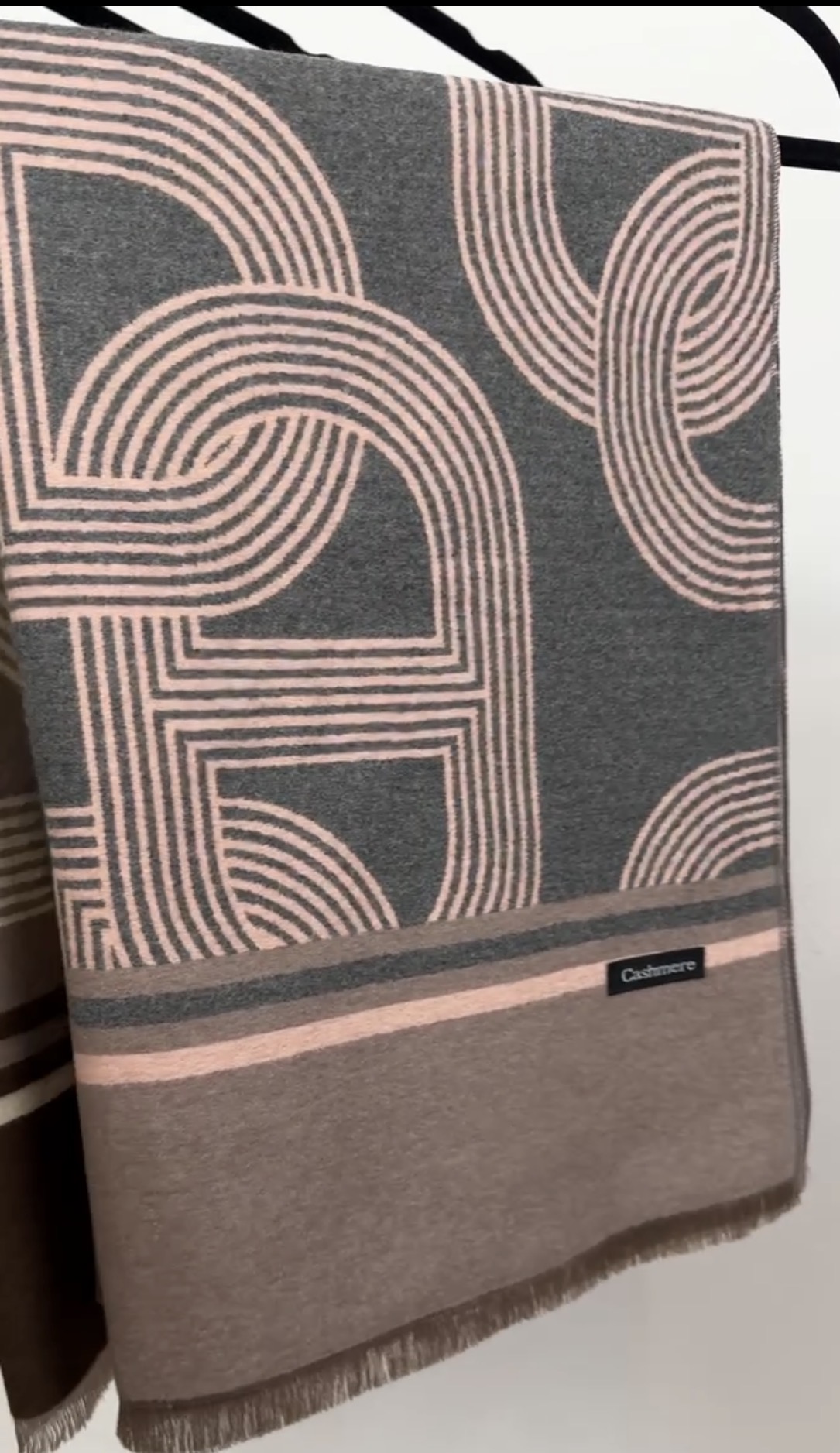 "Шарф теплий ""Кашемір/шовк обстракція кант"" сіро-рожевий 477-04"