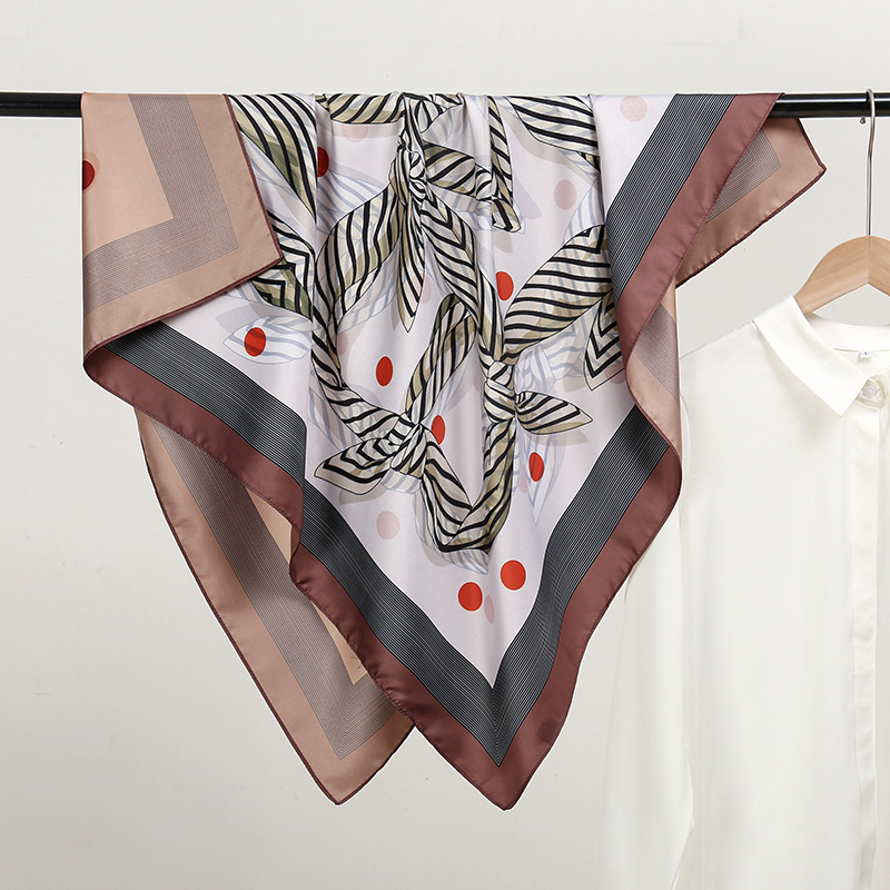 "Хустка ""плотний шовк двосотроння"" пірʼя 1196-02"