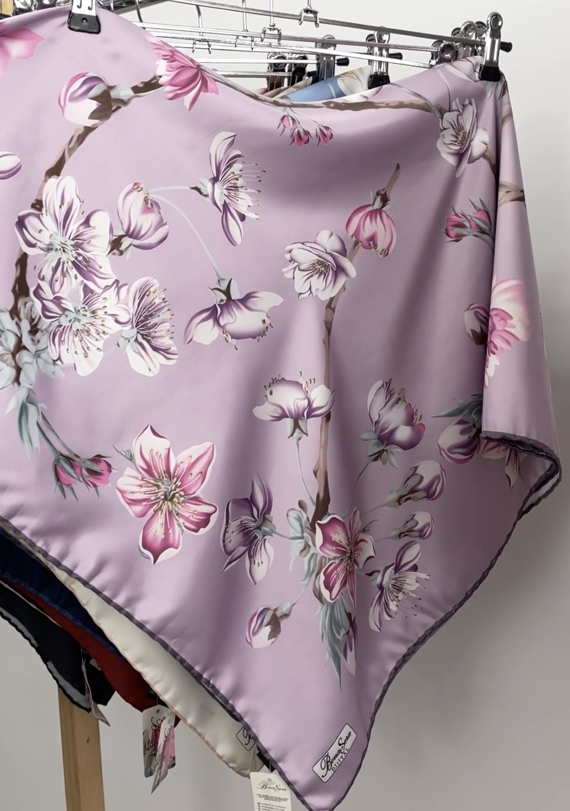 "Хустка ""Віскозний шовк сакура"" бузковий"